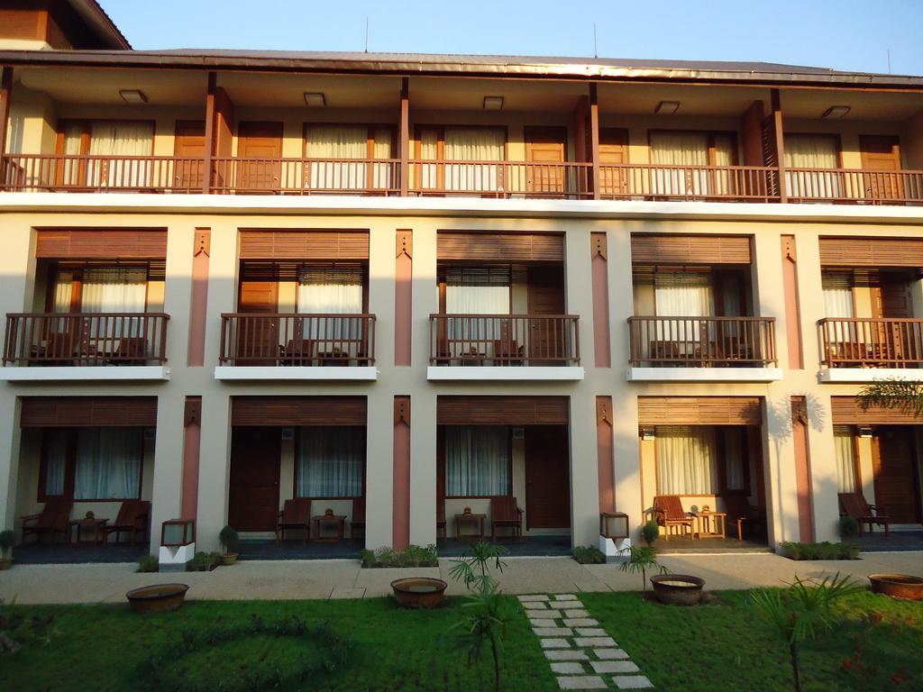 Paradise Hotel Nyaung Shwe Inle Lake Экстерьер фото